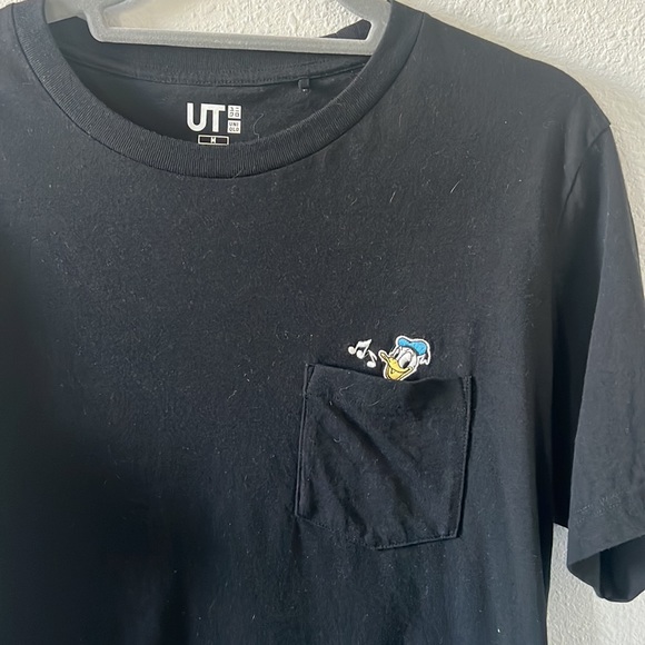 Uniqlo x Disney Donald Duck Unisex Tee Black Size Medium with side pocket - Picture 11 of 11
